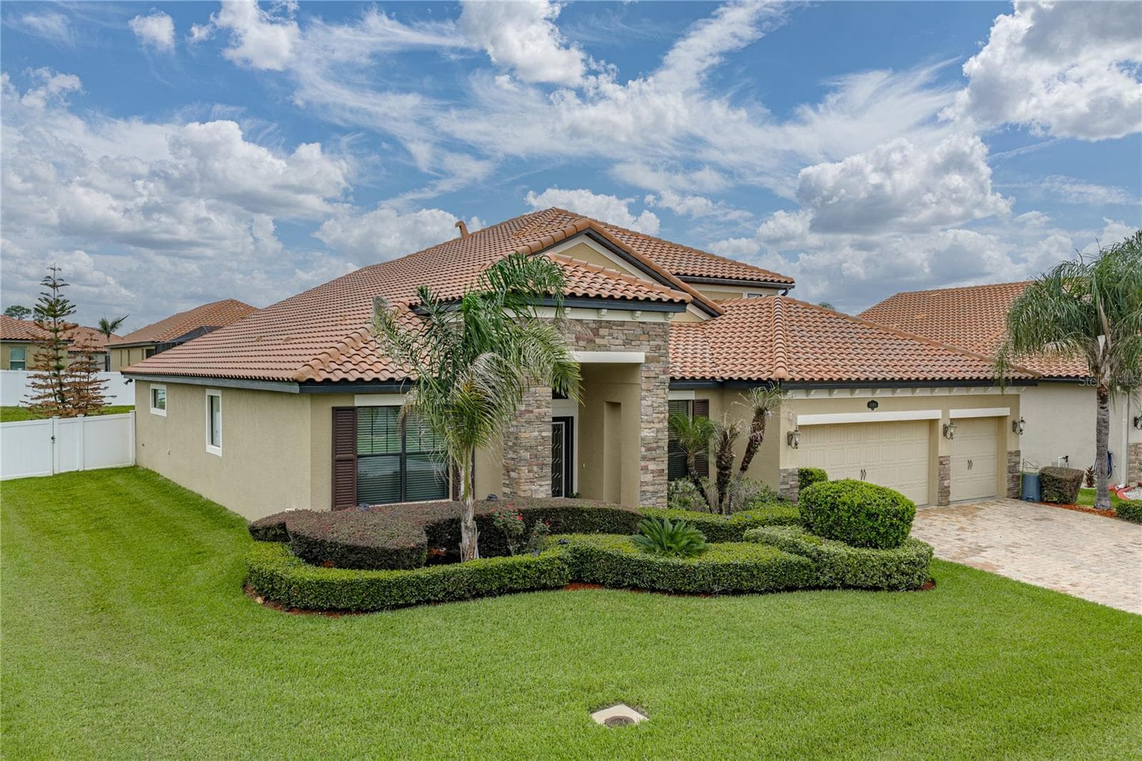 Single Family Residence at 1894 VIA LAGO DR, LAKELAND, photo 4 of 73