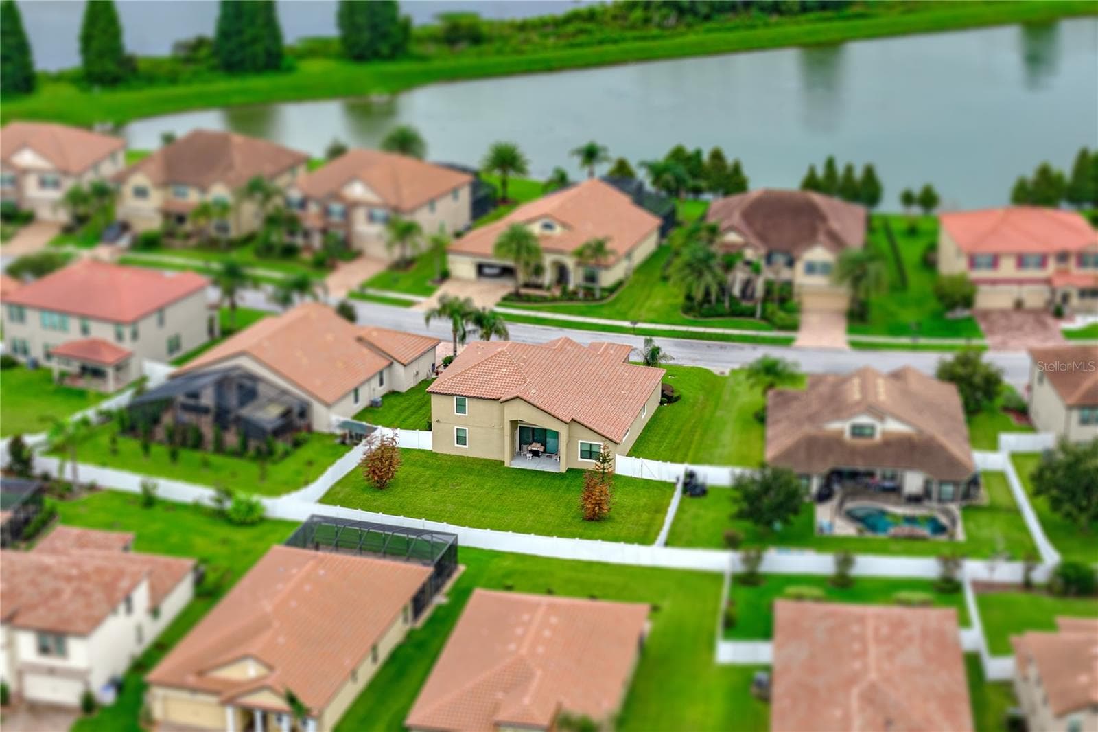 Single Family Residence at 1894 VIA LAGO DR, LAKELAND, photo 62 of 73