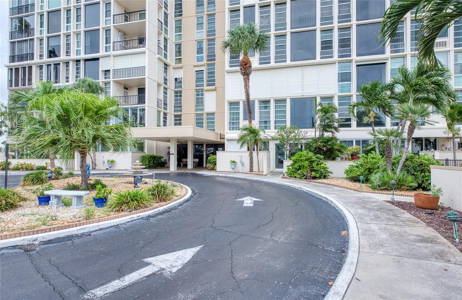 Condominium at 7400 SUN ISLAND DR S #709, SOUTH PASADENA, photo 4 of 49