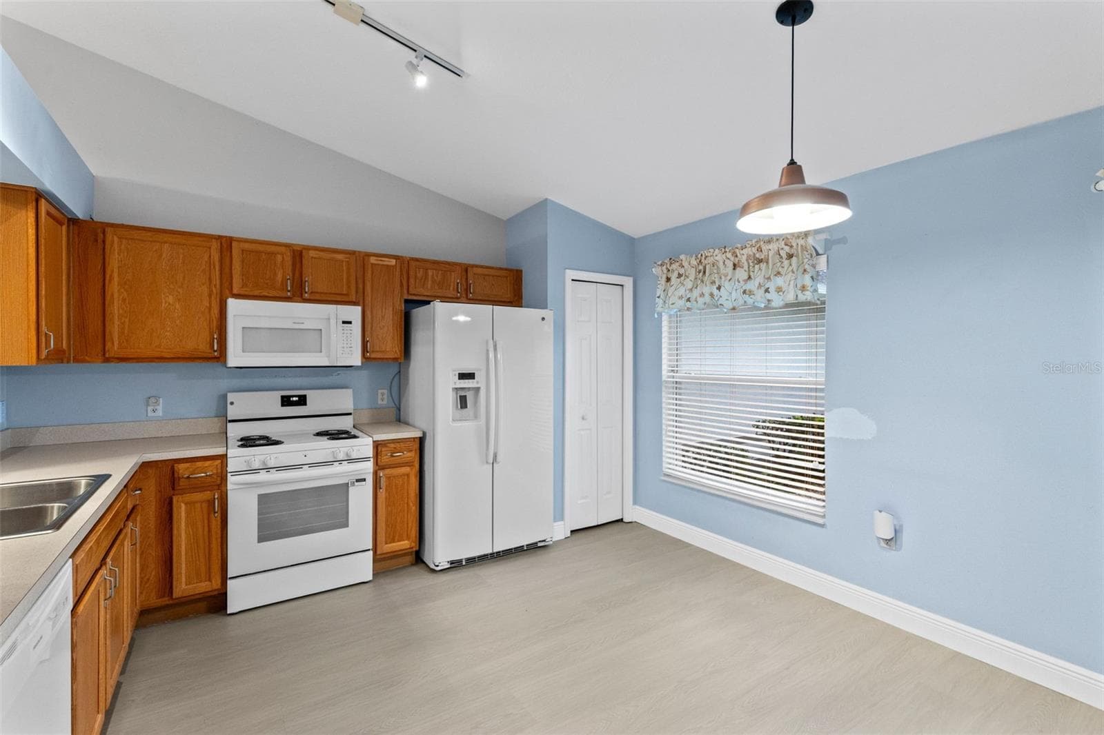 Townhouse at 3365 CELENA CIR, ST CLOUD, photo 9 of 22