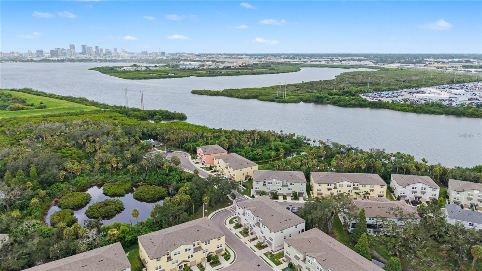 Townhouse at 4607 TUSCAN LOON DR, TAMPA, photo 5 of 50
