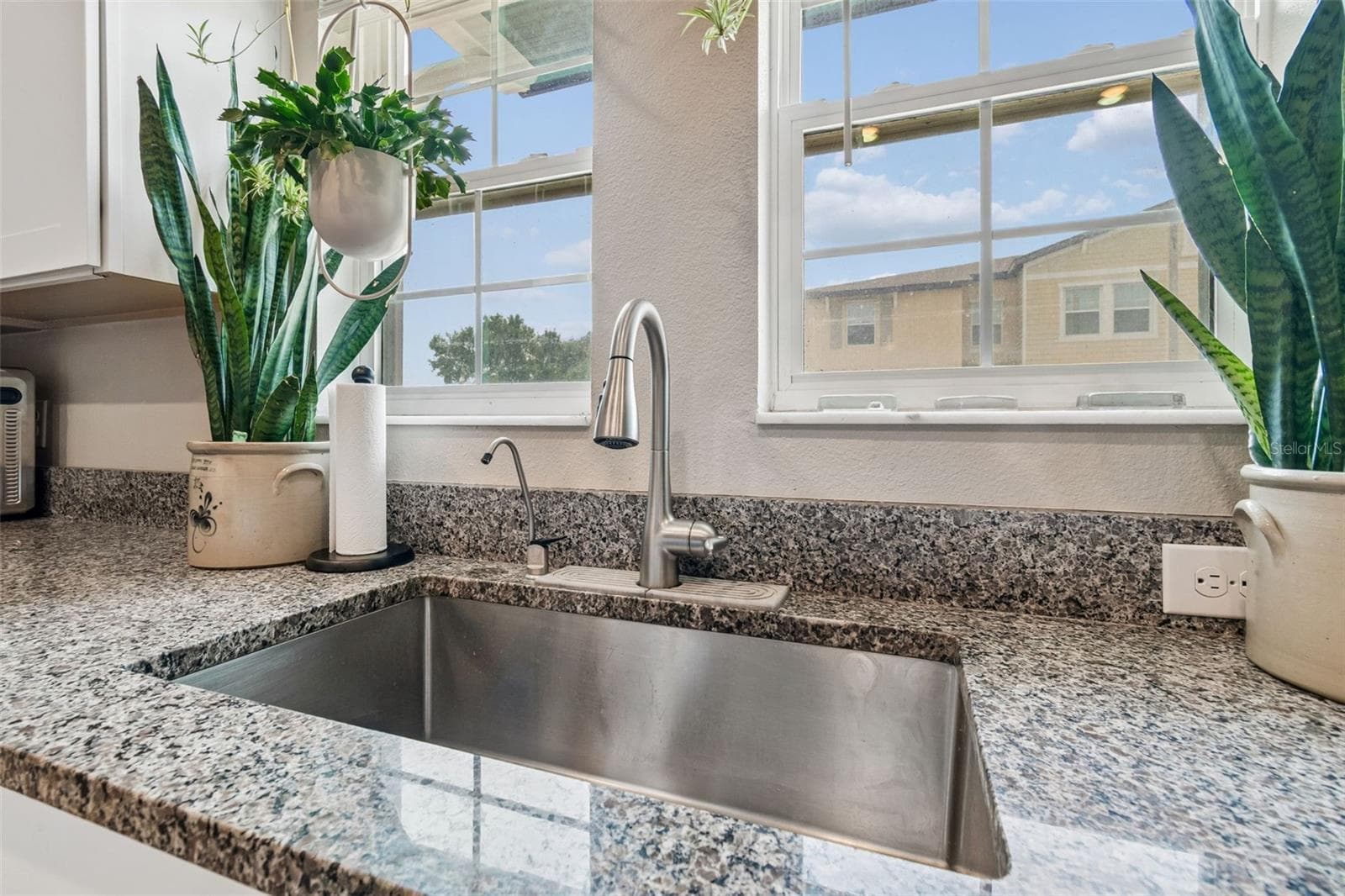 Townhouse at 852 TENNYSON MILL CIR, TAMPA, photo 9 of 39