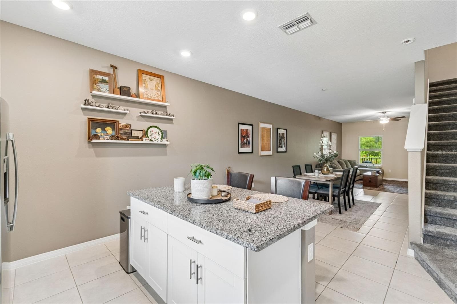 Townhouse at 852 TENNYSON MILL CIR, TAMPA, photo 10 of 39