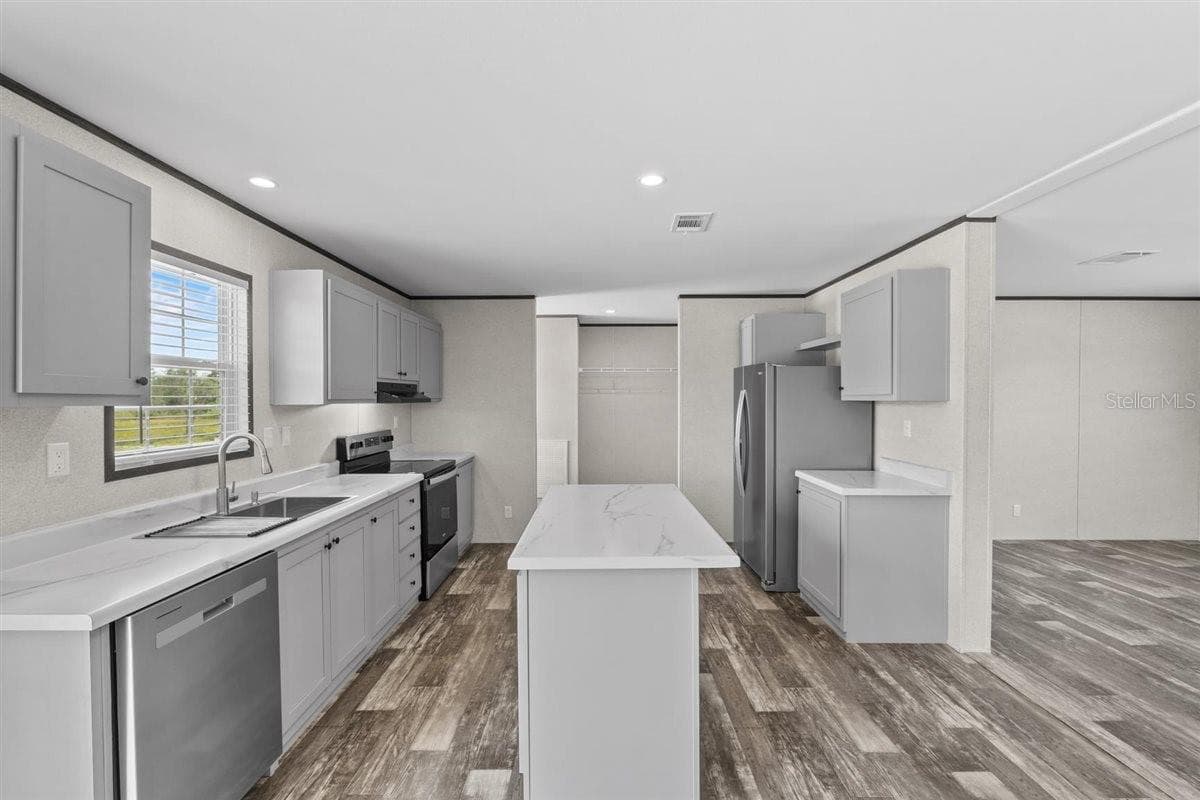 Manufactured Home at 8457 N CAROUSEL TER, CRYSTAL RIVER, photo 18 of 37