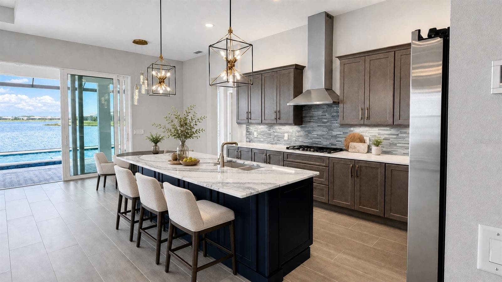 Spacious Island - 812 BLUE SHELL LOOP, SARASOTA