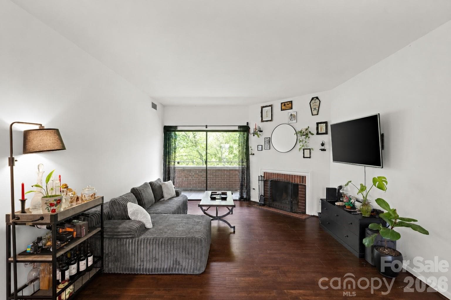 Condominium at 224 N Poplar Street, Charlotte, photo 6 of 34