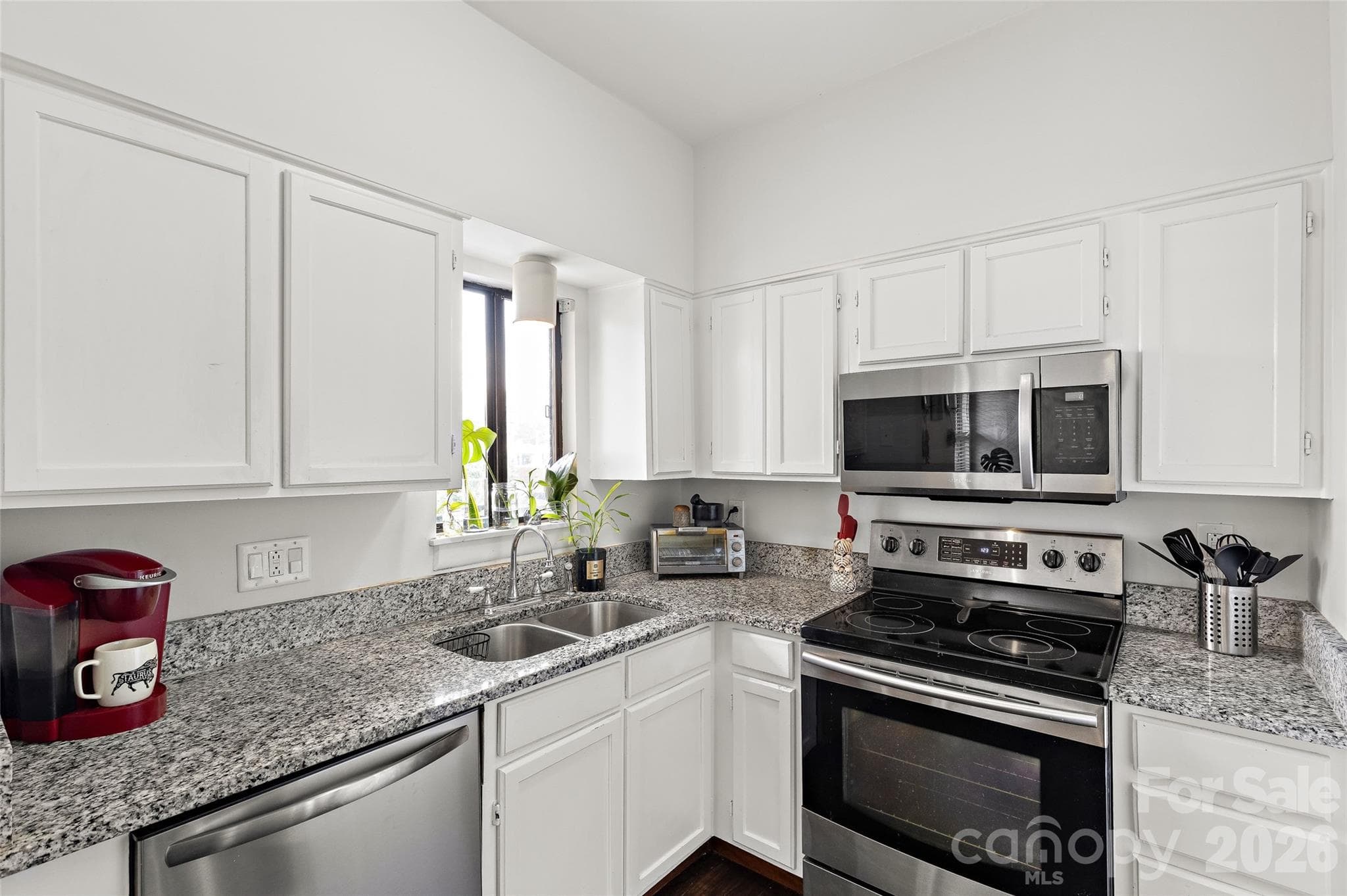 Condominium at 224 N Poplar Street, Charlotte, photo 12 of 34