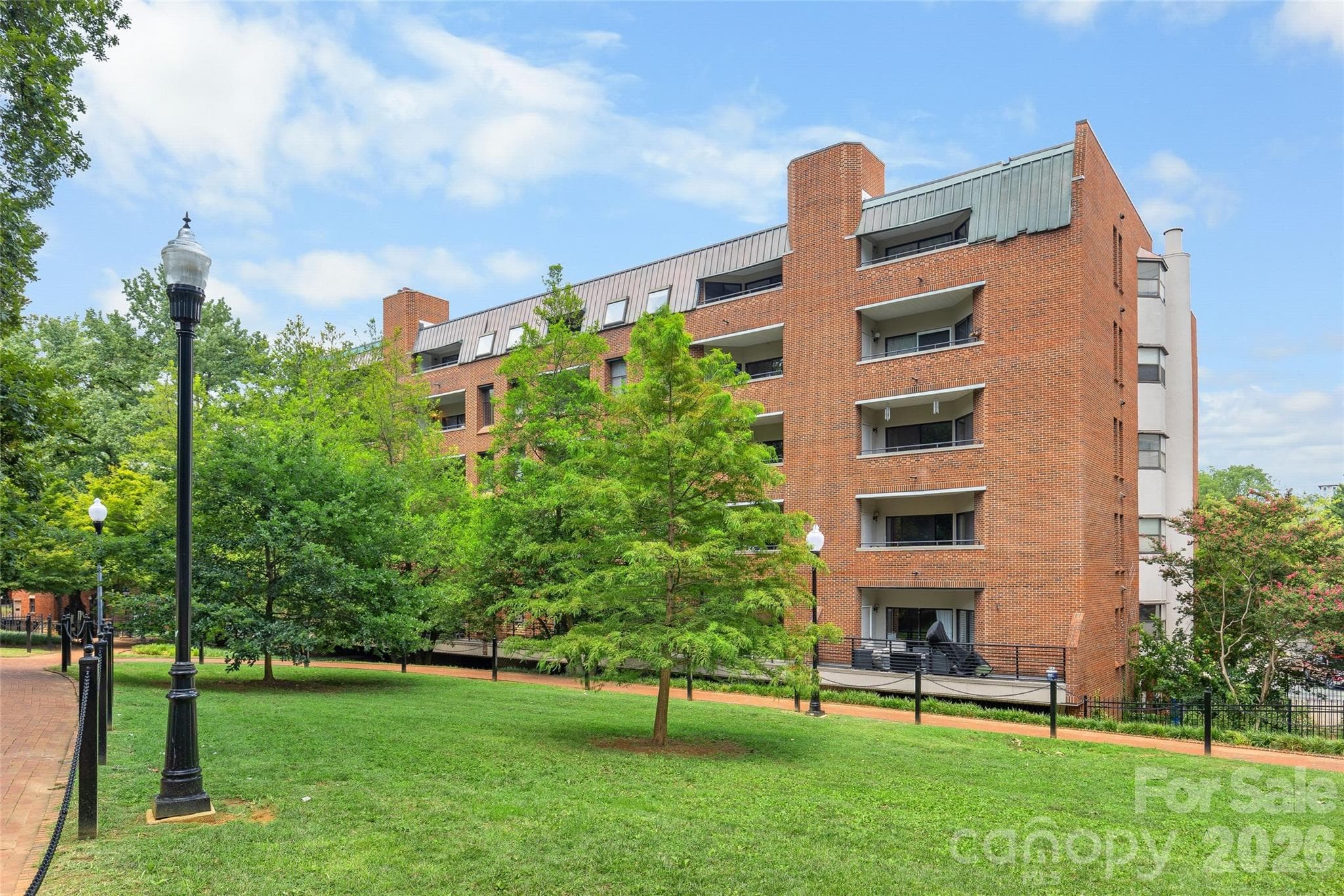 Condominium at 224 N Poplar Street, Charlotte, photo 25 of 34