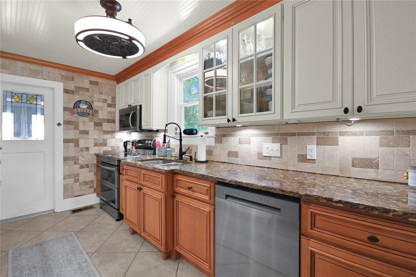 Updated kitchen. - 1112 PALMETTO ST, NEW SMYRNA BEACH