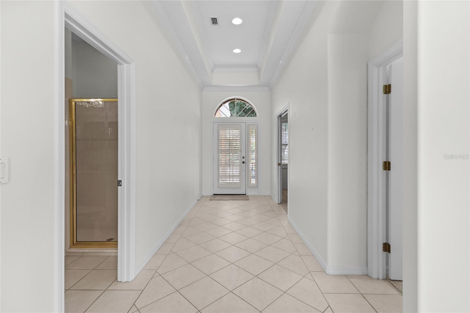 Facing the front door from end of hallway. 3rd bath is on left. - 125 RIO TERRA, VENICE