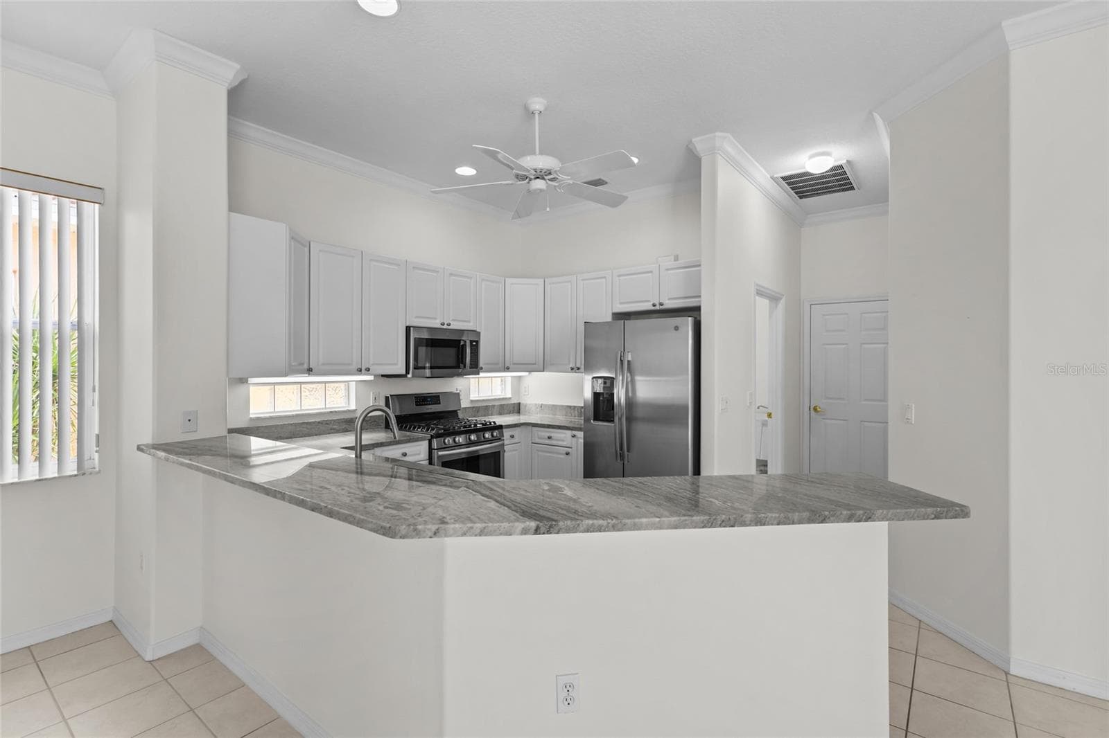 Kitchen with room for Bar Stools - 125 RIO TERRA, VENICE