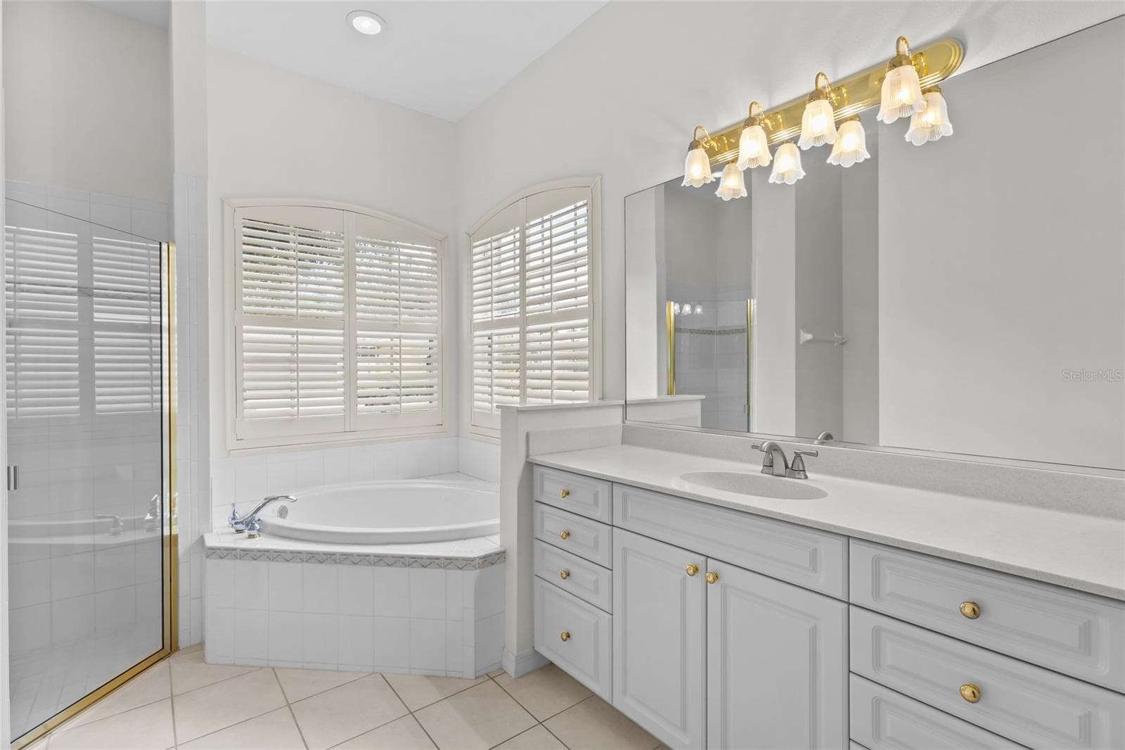 Large vanity with separate tub and shower - 125 RIO TERRA, VENICE