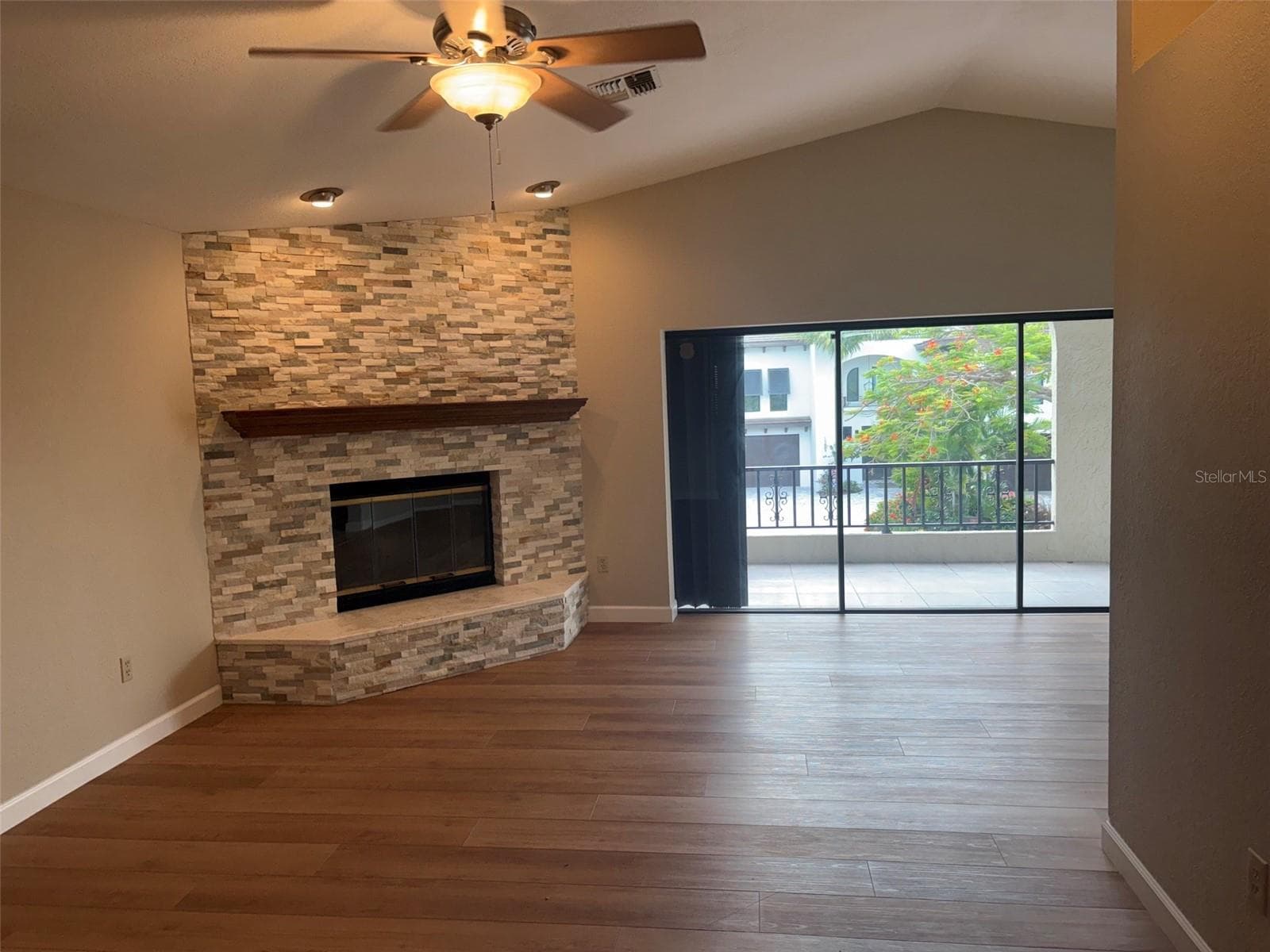 Living Room - 15810 REDINGTON DR, REDINGTON BEACH