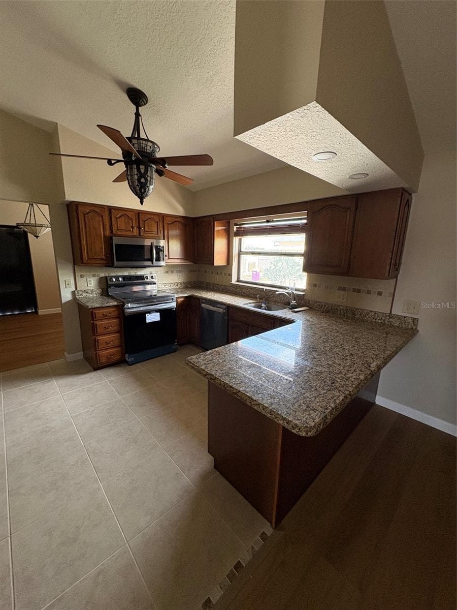 Kitchen Eat-In Bar - 15810 REDINGTON DR, REDINGTON BEACH