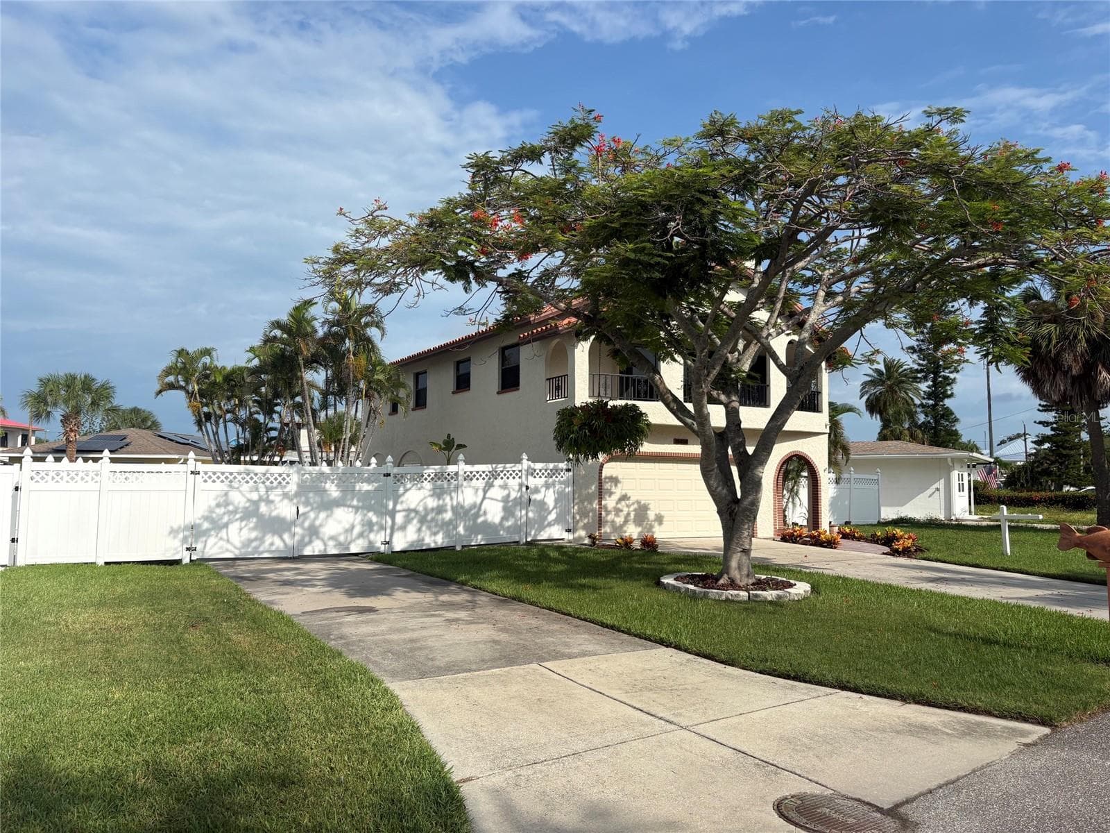 Front entry into Gated Boat Yard - 15810 REDINGTON DR, REDINGTON BEACH