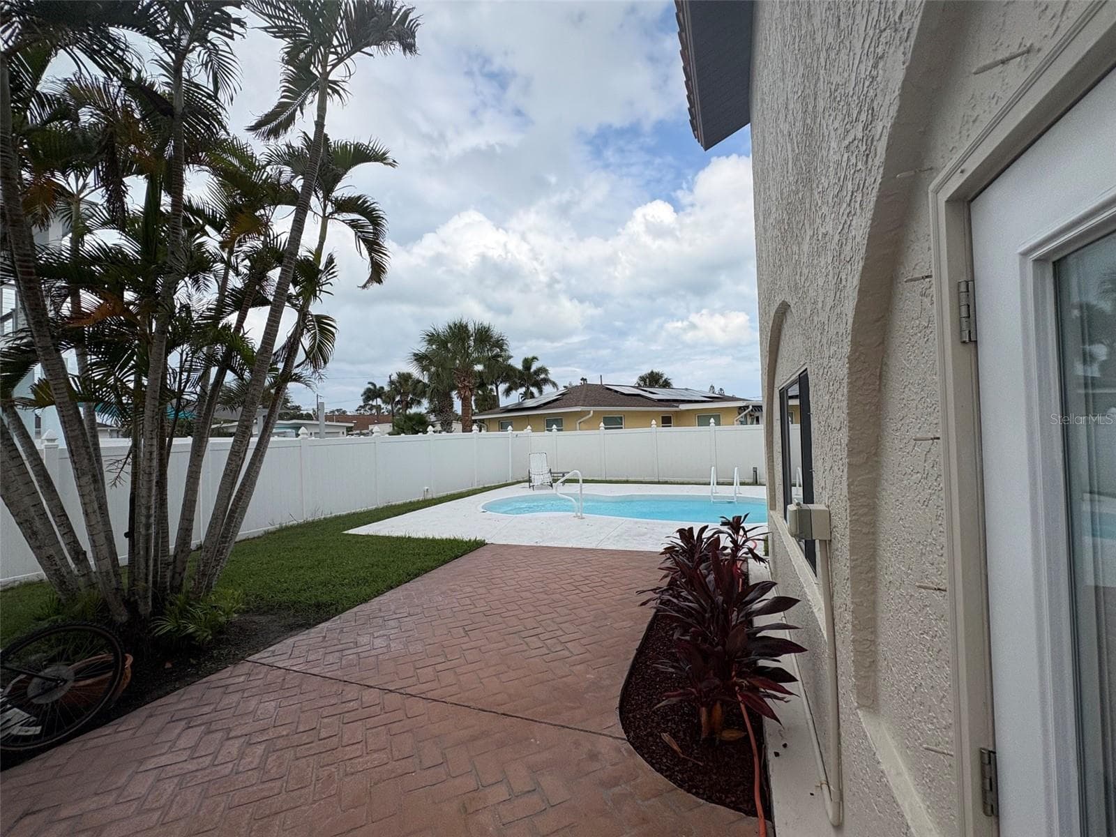 Out to the Pool - 15810 REDINGTON DR, REDINGTON BEACH