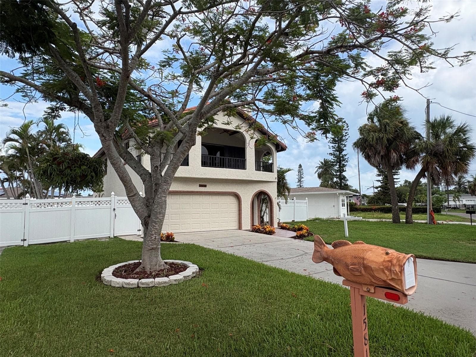 Front of House - 15810 REDINGTON DR, REDINGTON BEACH