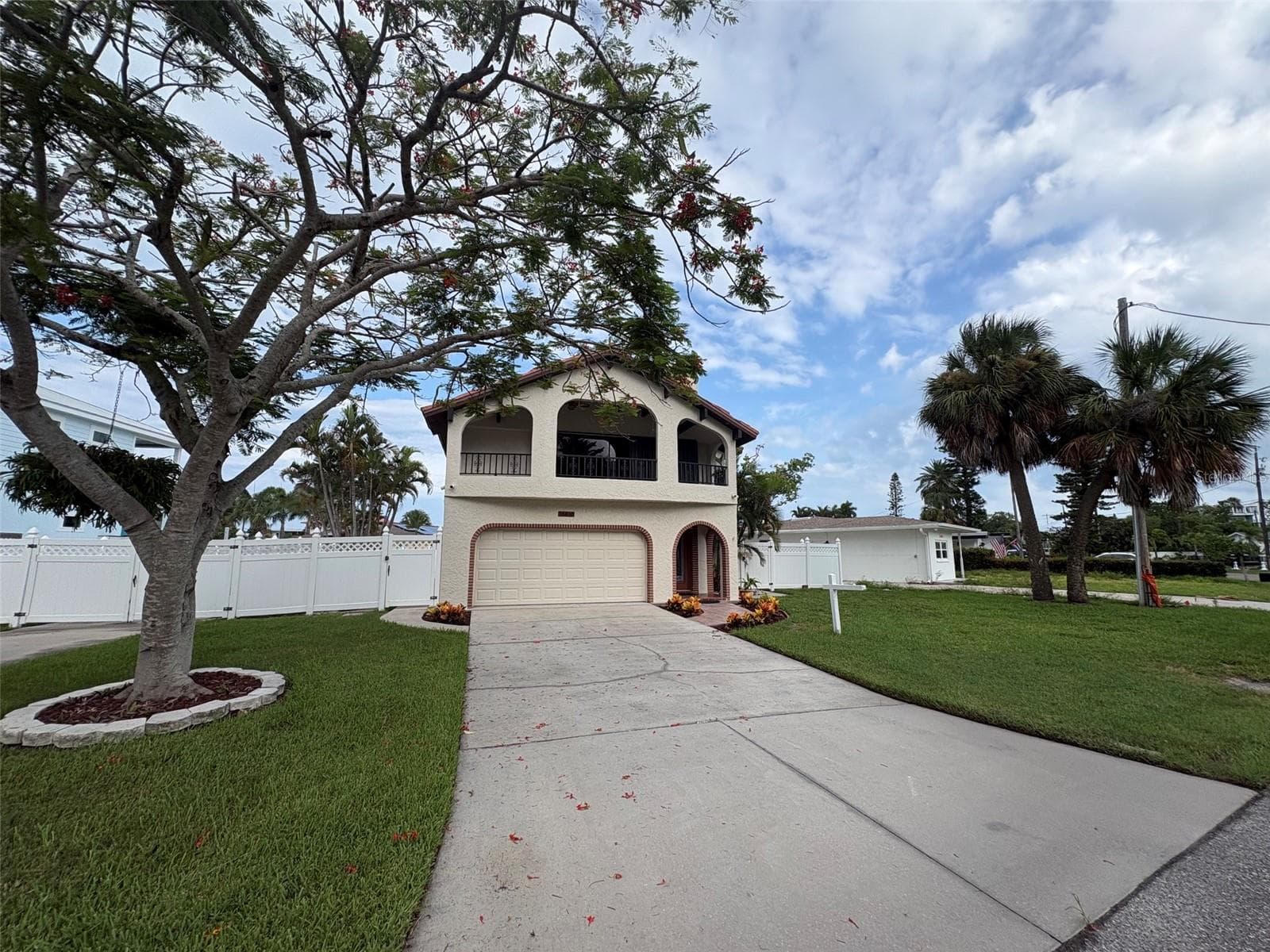 Front of House - 15810 REDINGTON DR, REDINGTON BEACH