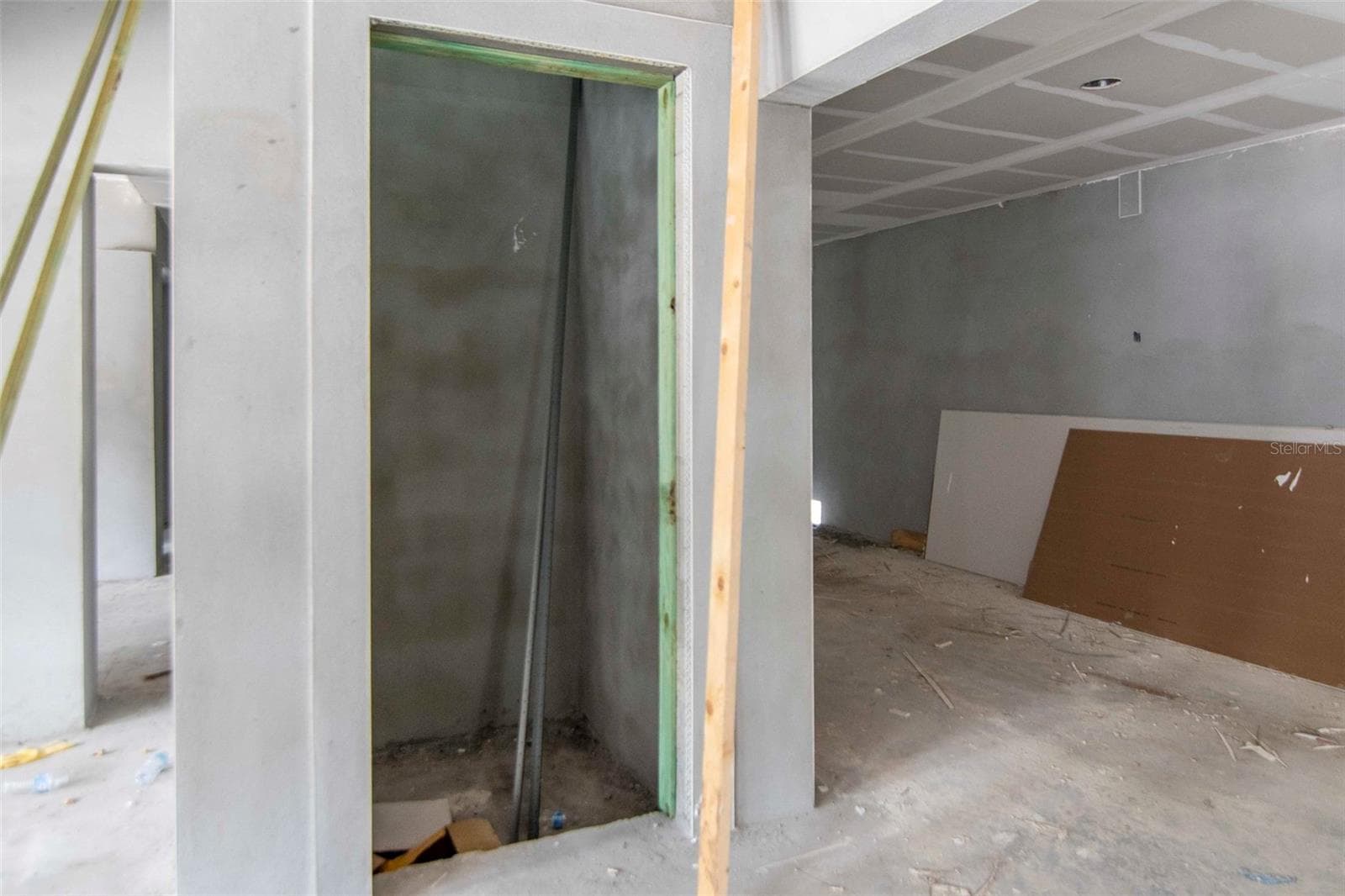 Elevator Shaft First Floor Acess from Garage - 654 GENEVA PL, TAMPA