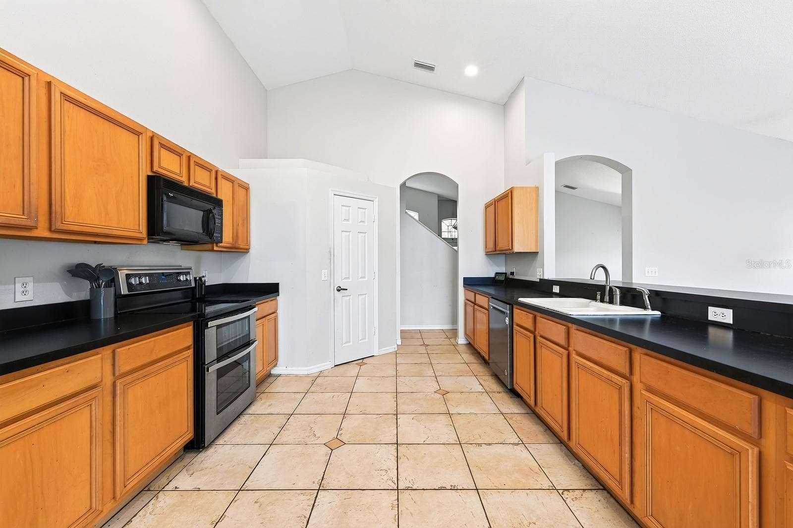 Kitchen. - 2551 WALNUT HEIGHTS RD, APOPKA