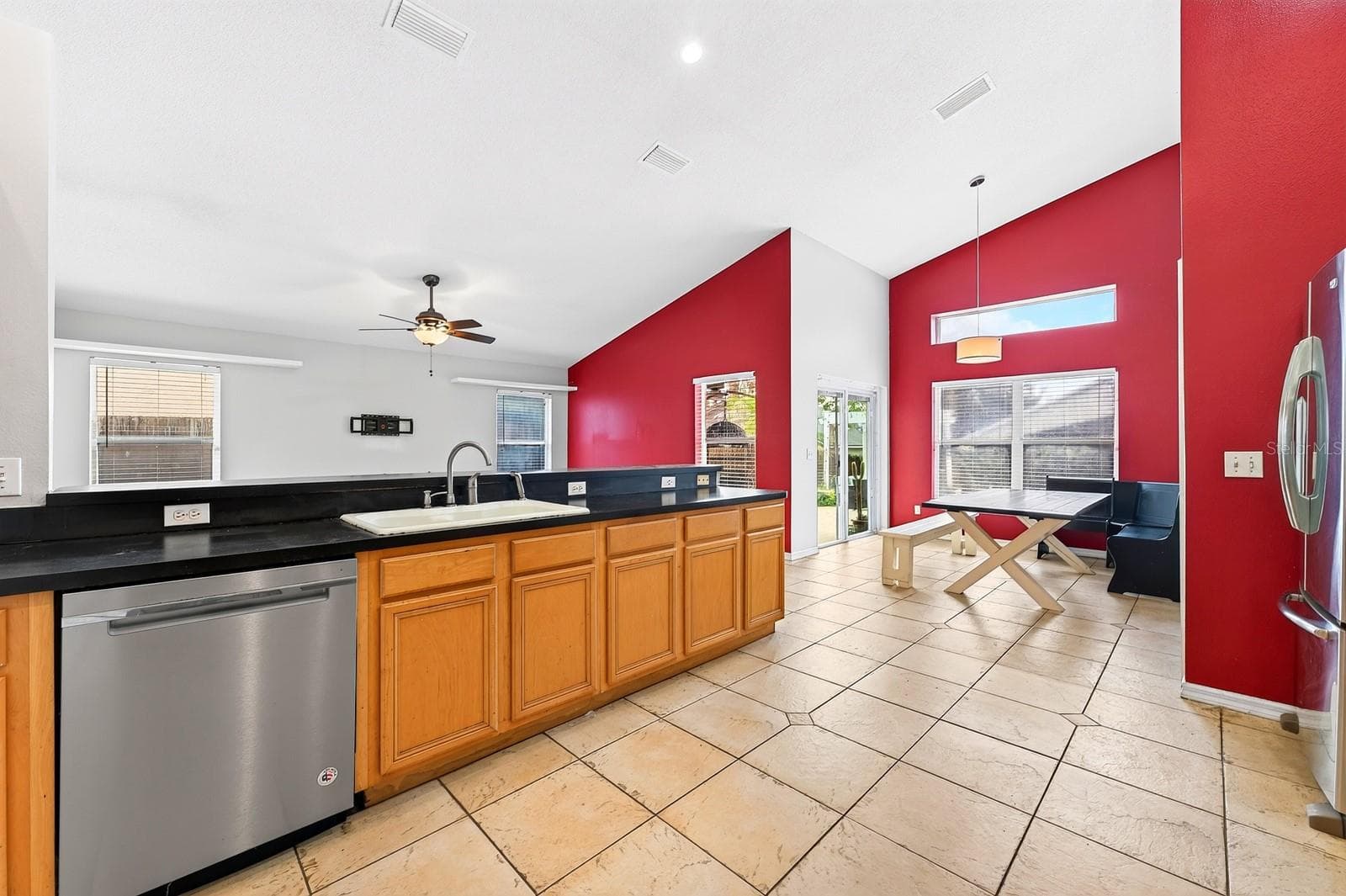 Kitchen. - 2551 WALNUT HEIGHTS RD, APOPKA