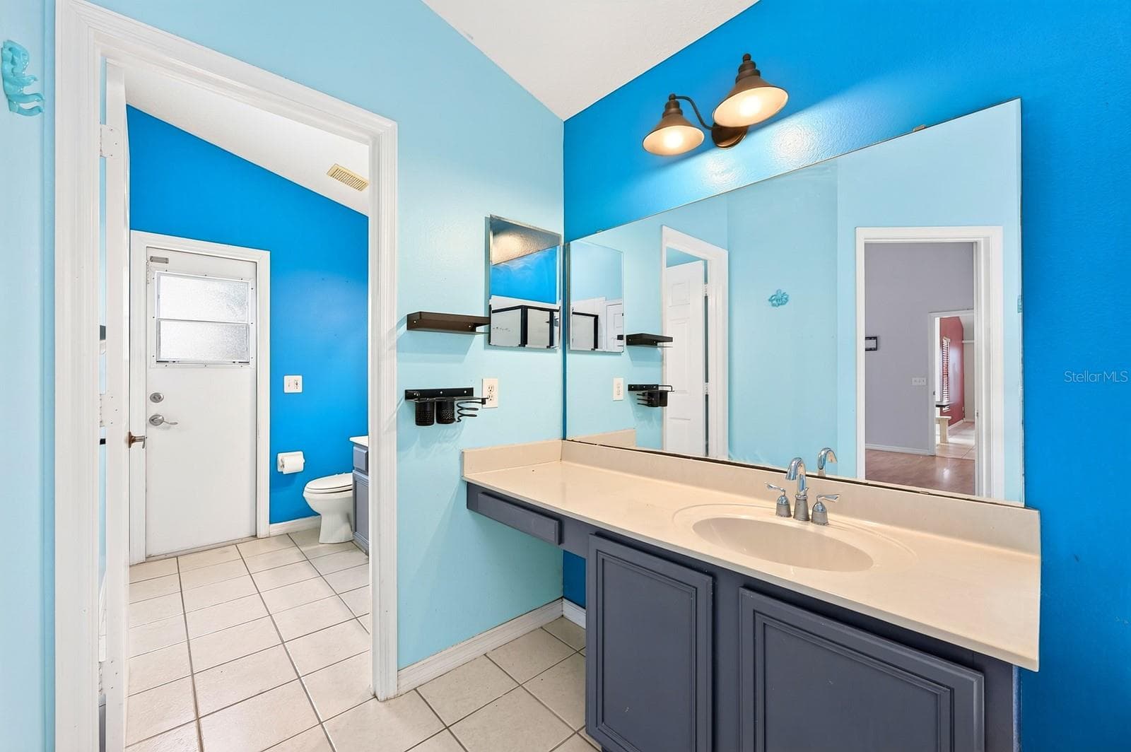 Primary en-suite bath. - 2551 WALNUT HEIGHTS RD, APOPKA