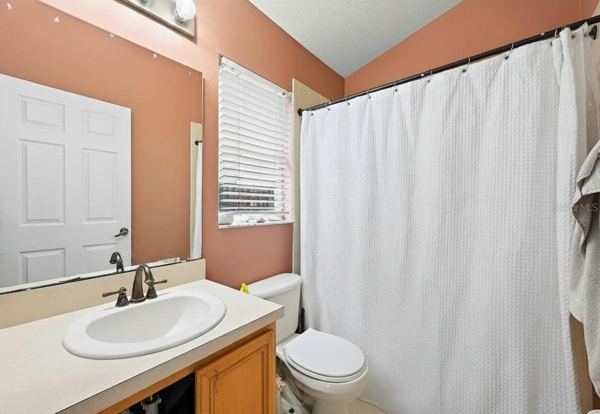 Second full/en-suite bath. Personal items have been removed virtually. - 2551 WALNUT HEIGHTS RD, APOPKA