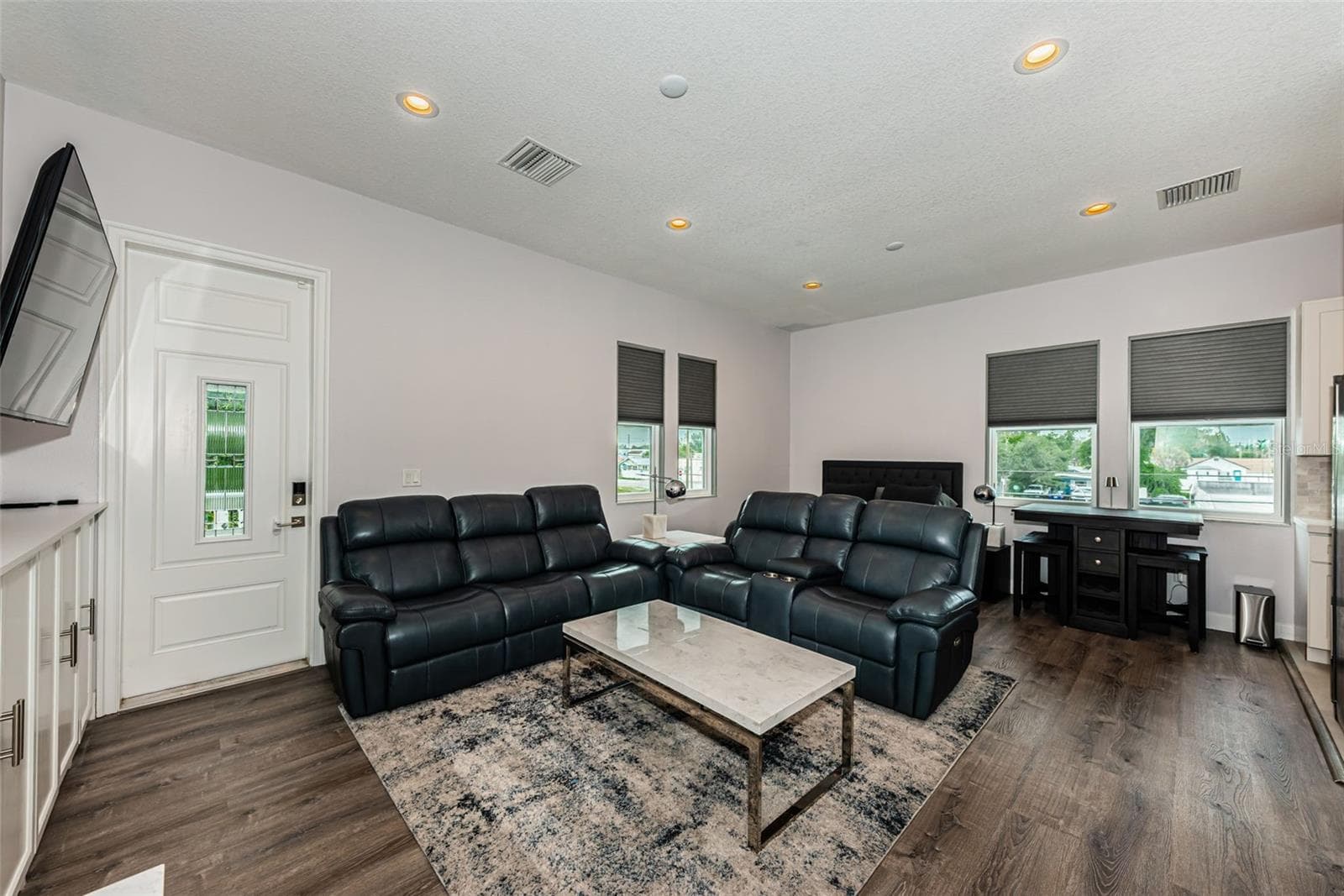Studio apartment - 2430 6TH AVE N, ST PETERSBURG