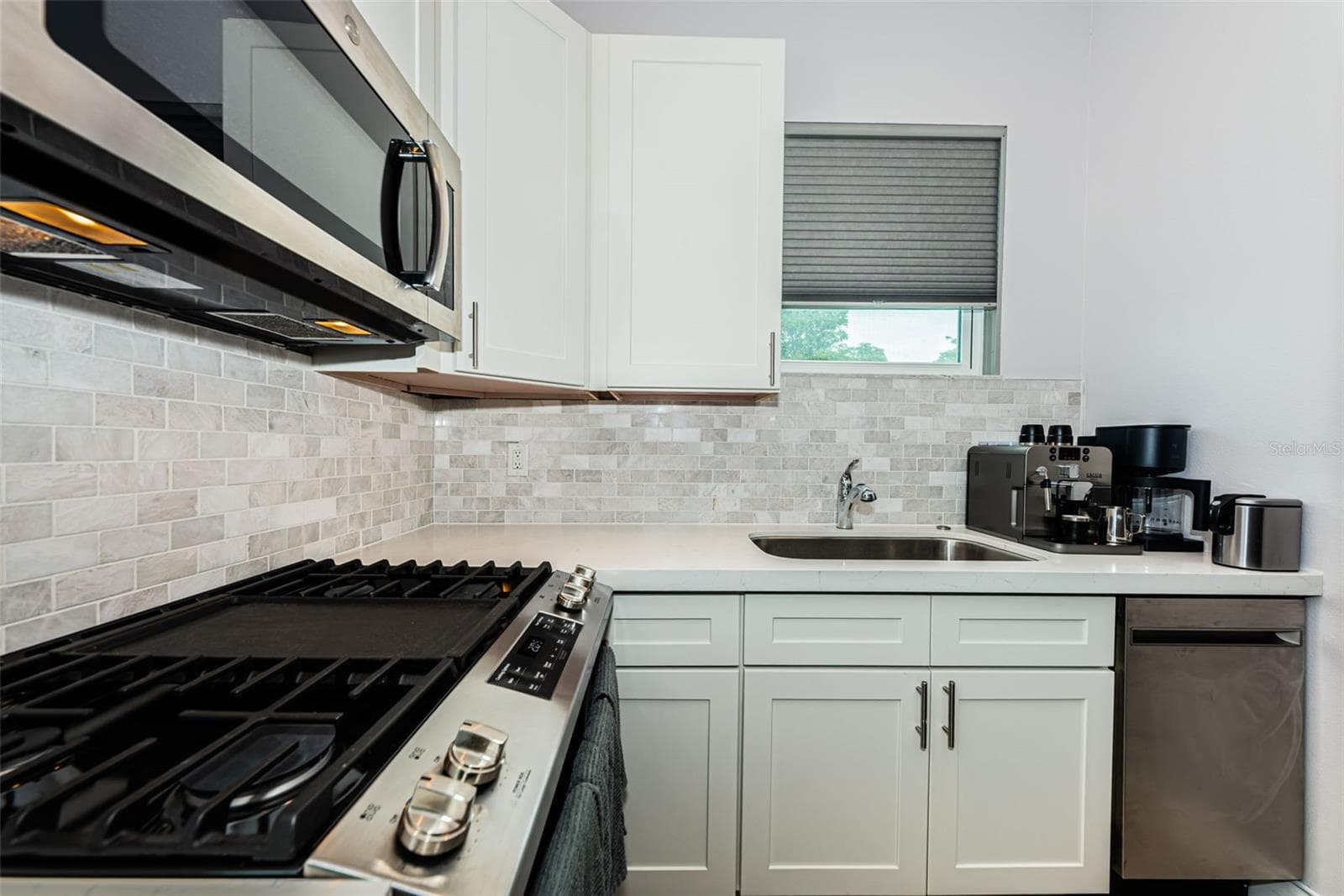 Apartment Kitchen - 2430 6TH AVE N, ST PETERSBURG