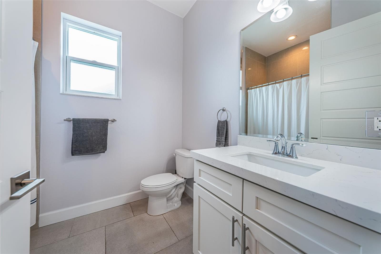 Apartment Bathroom - 2430 6TH AVE N, ST PETERSBURG