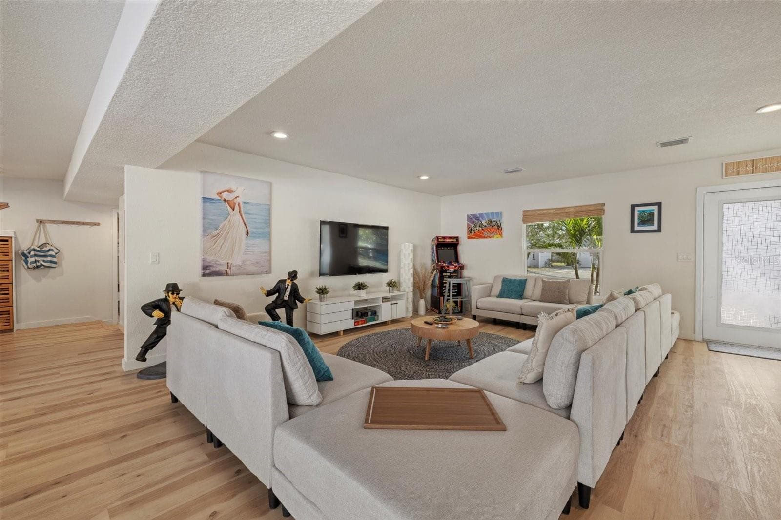 Main Living Room - 2069 BOUGAINVILLEA ST, SARASOTA