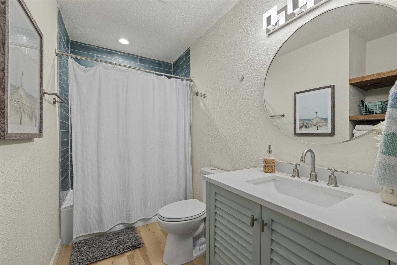 Guest Bathroom - 2069 BOUGAINVILLEA ST, SARASOTA