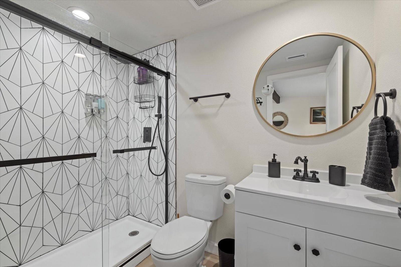 Guest House Bathroom - 2069 BOUGAINVILLEA ST, SARASOTA