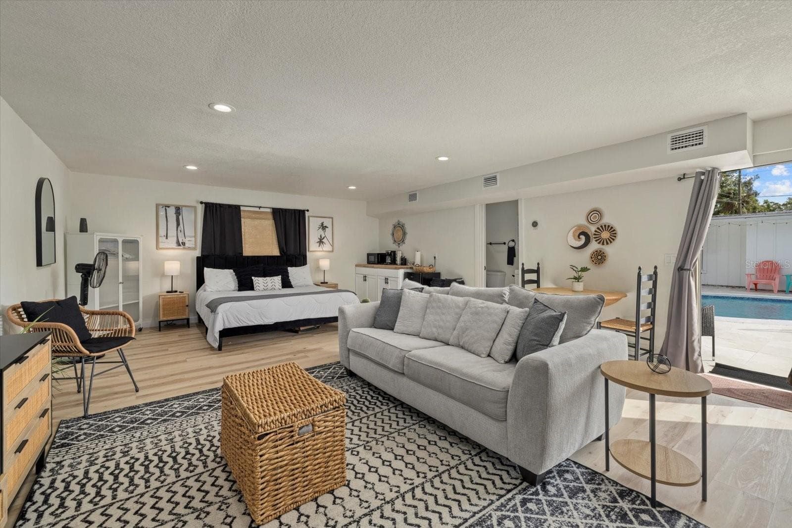 Studio - 2069 BOUGAINVILLEA ST, SARASOTA