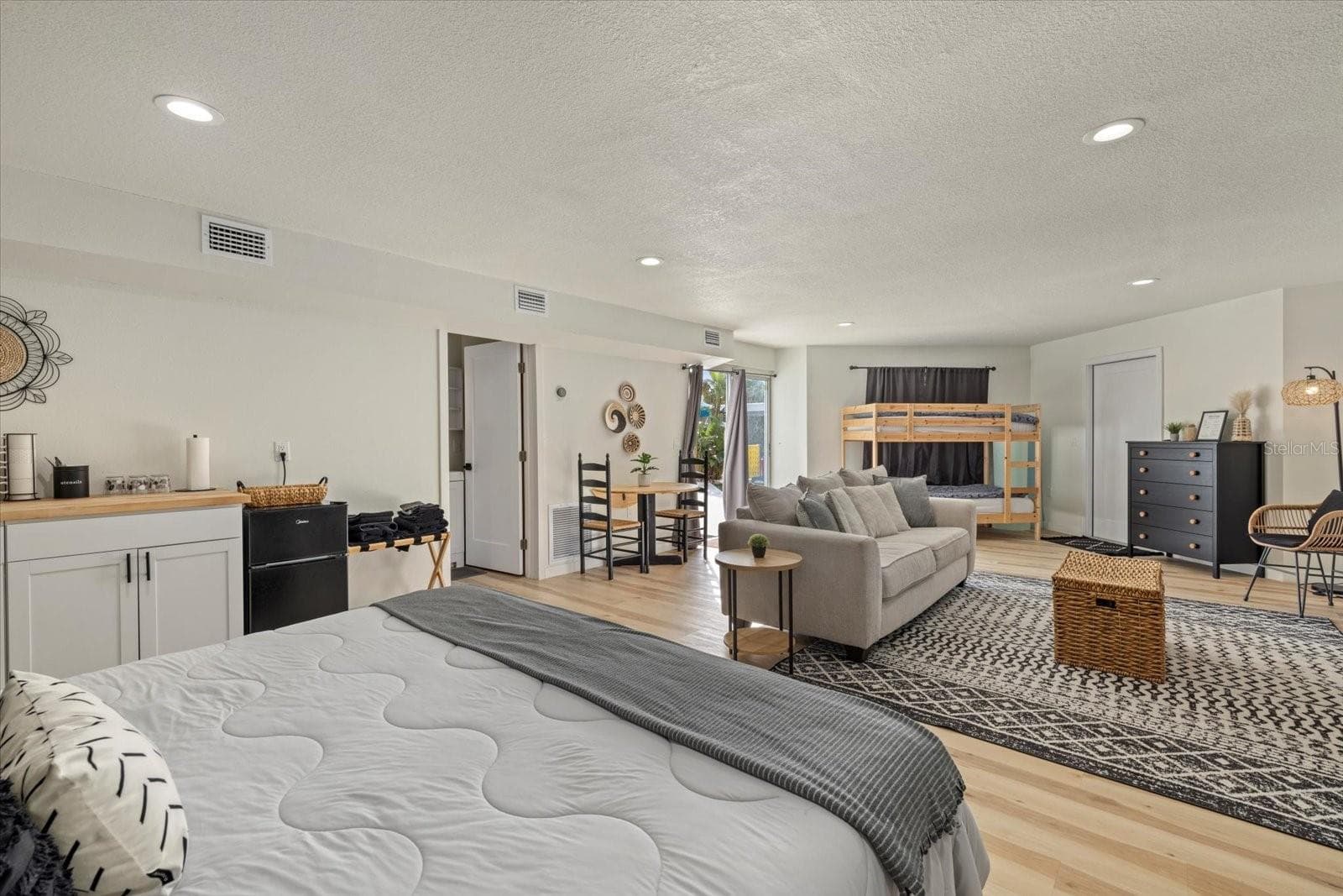 Studio - 2069 BOUGAINVILLEA ST, SARASOTA