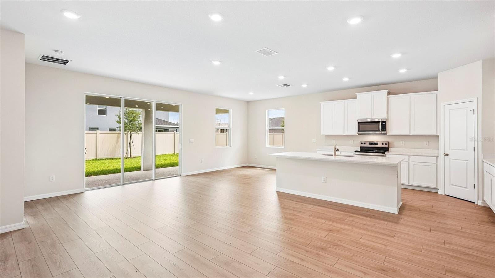 Single Family Residence at 18209 GANDER TER, LAKEWOOD RANCH, photo 9 of 55