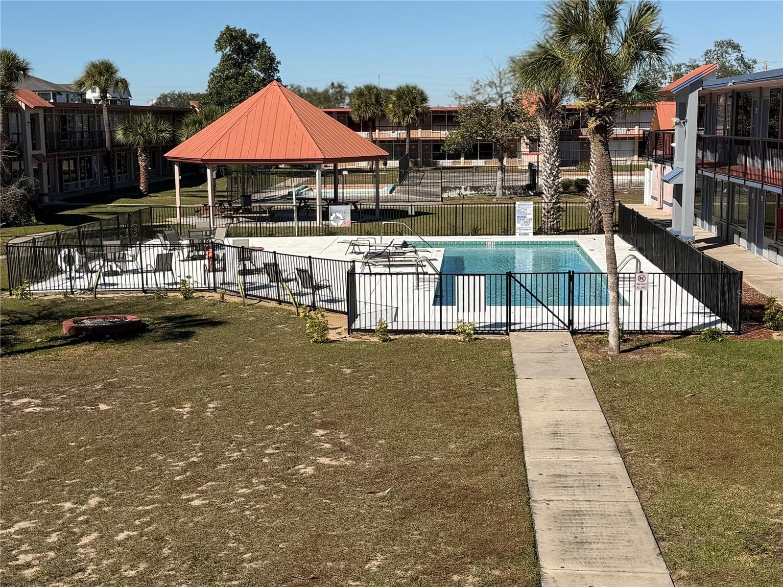 Condo - Hotel at 43420 HIGHWAY 27 #436, DAVENPORT, photo 6 of 11