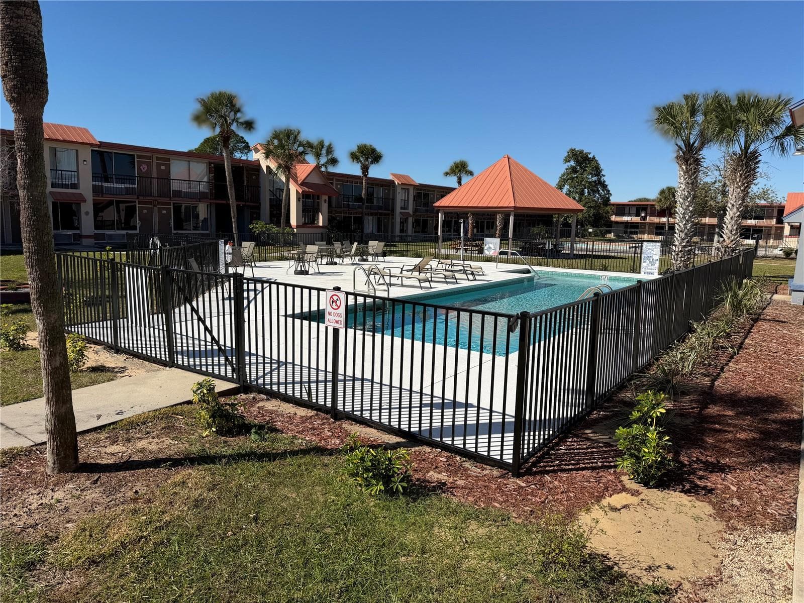 Condo - Hotel at 43420 HIGHWAY 27 #436, DAVENPORT, photo 9 of 11