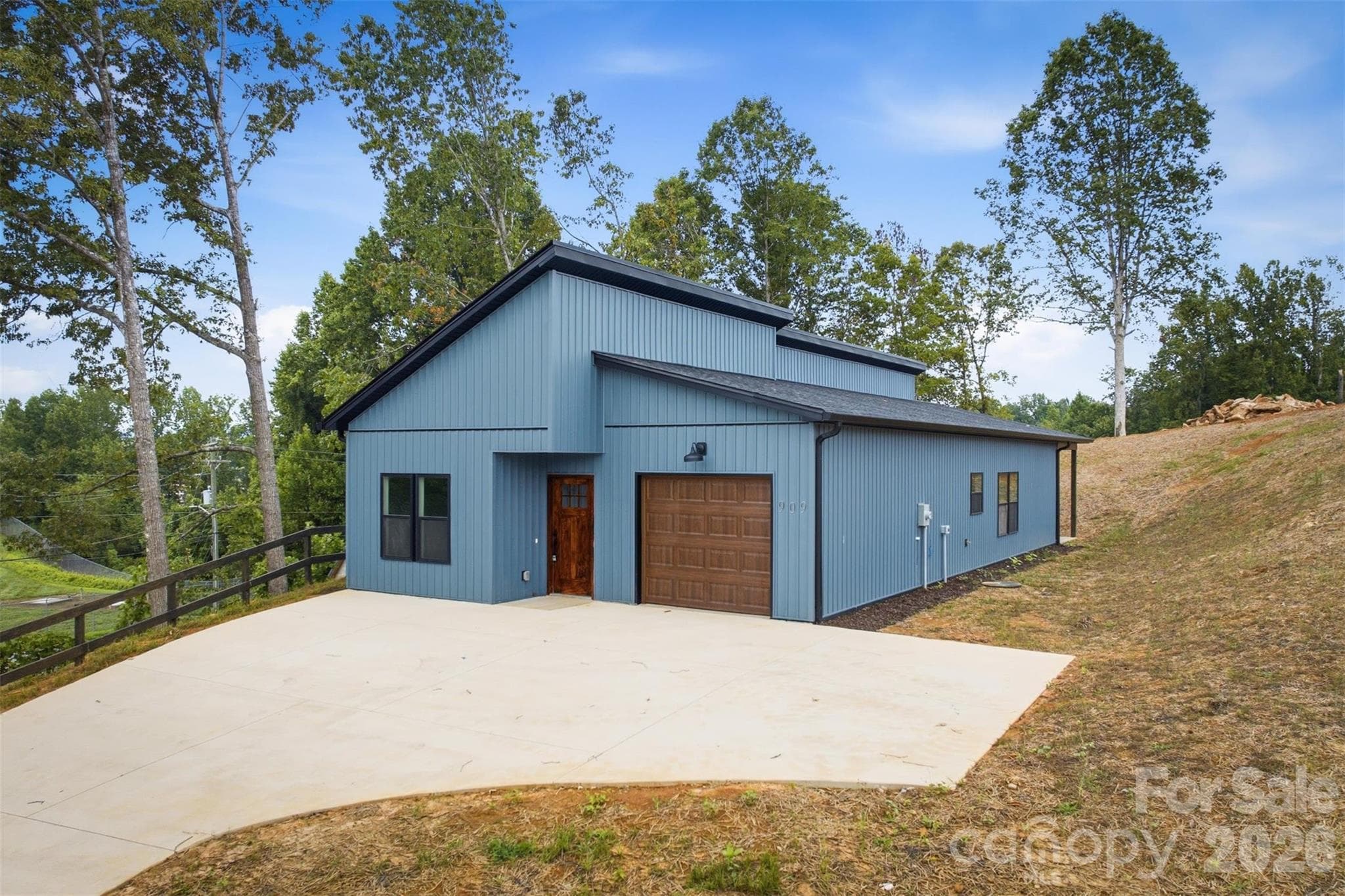 909 Overlook Drive SW