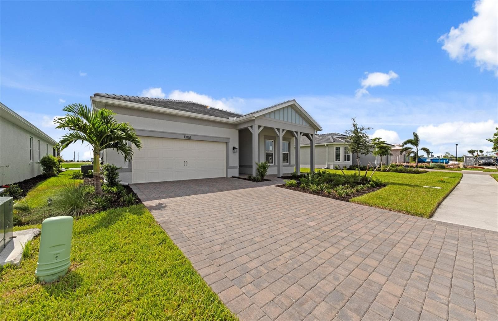 AVALIABLE NOW, come tour this beautiful home. - 10362 BLUE RUNNER DR, ENGLEWOOD