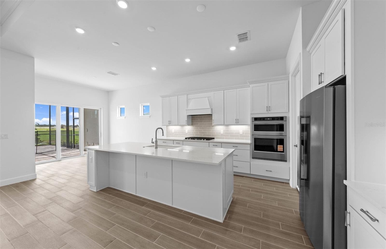 Single Family Residence at 10362 BLUE RUNNER DR, ENGLEWOOD, photo 13 of 35