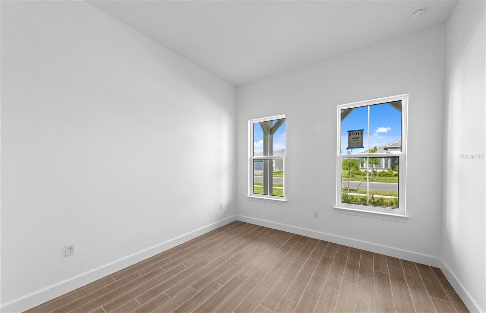 Single Family Residence at 10362 BLUE RUNNER DR, ENGLEWOOD, photo 18 of 35
