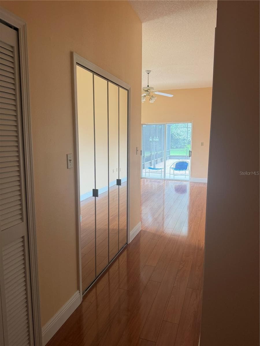 Master room hallway - 1760 LAKE TERRACE DR, EUSTIS