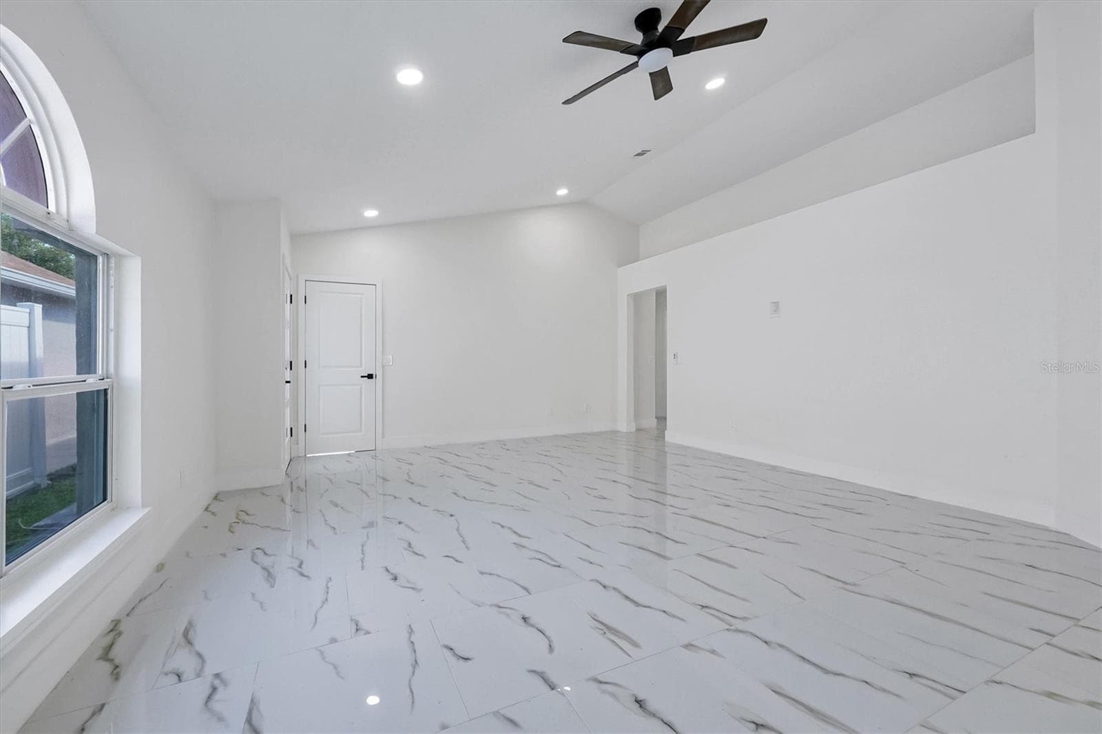 Single Family Residence at 2455 PARSONS POND CIR, KISSIMMEE, photo 6 of 37