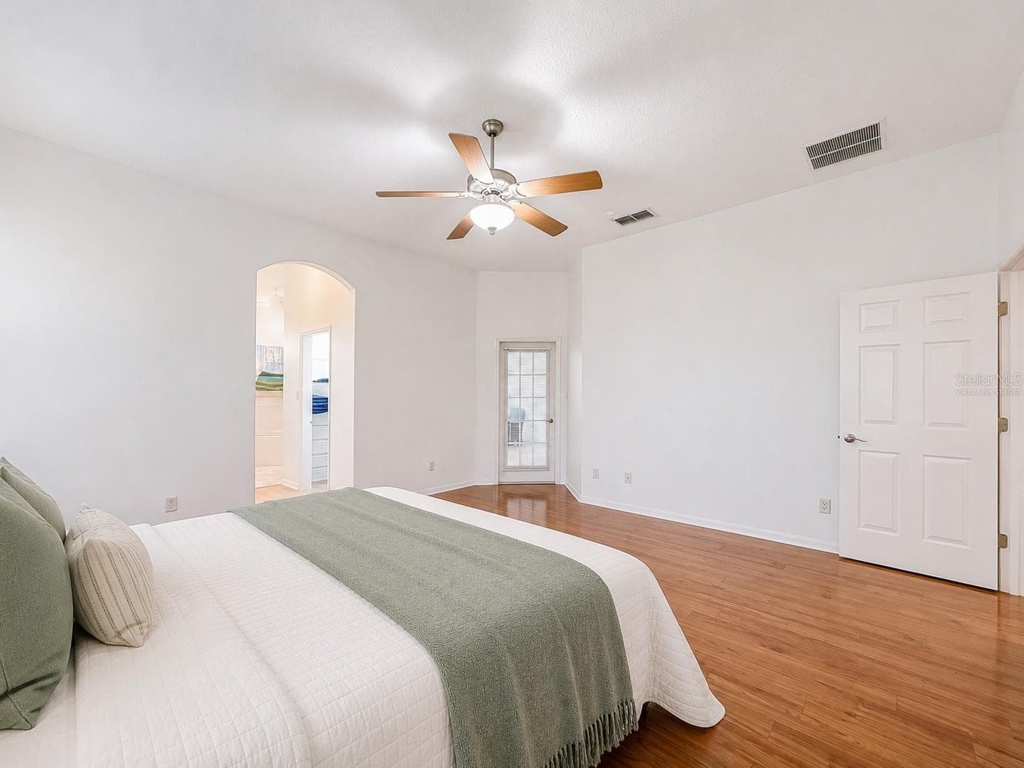 Virtually Staged - 4632 NOTTOWAY, LEESBURG