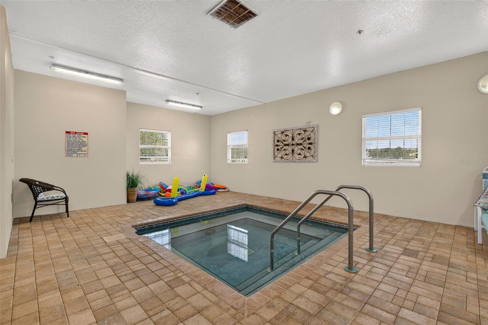 Indoor Spa - 7980 SOUTHERN PINES DR, BROOKSVILLE