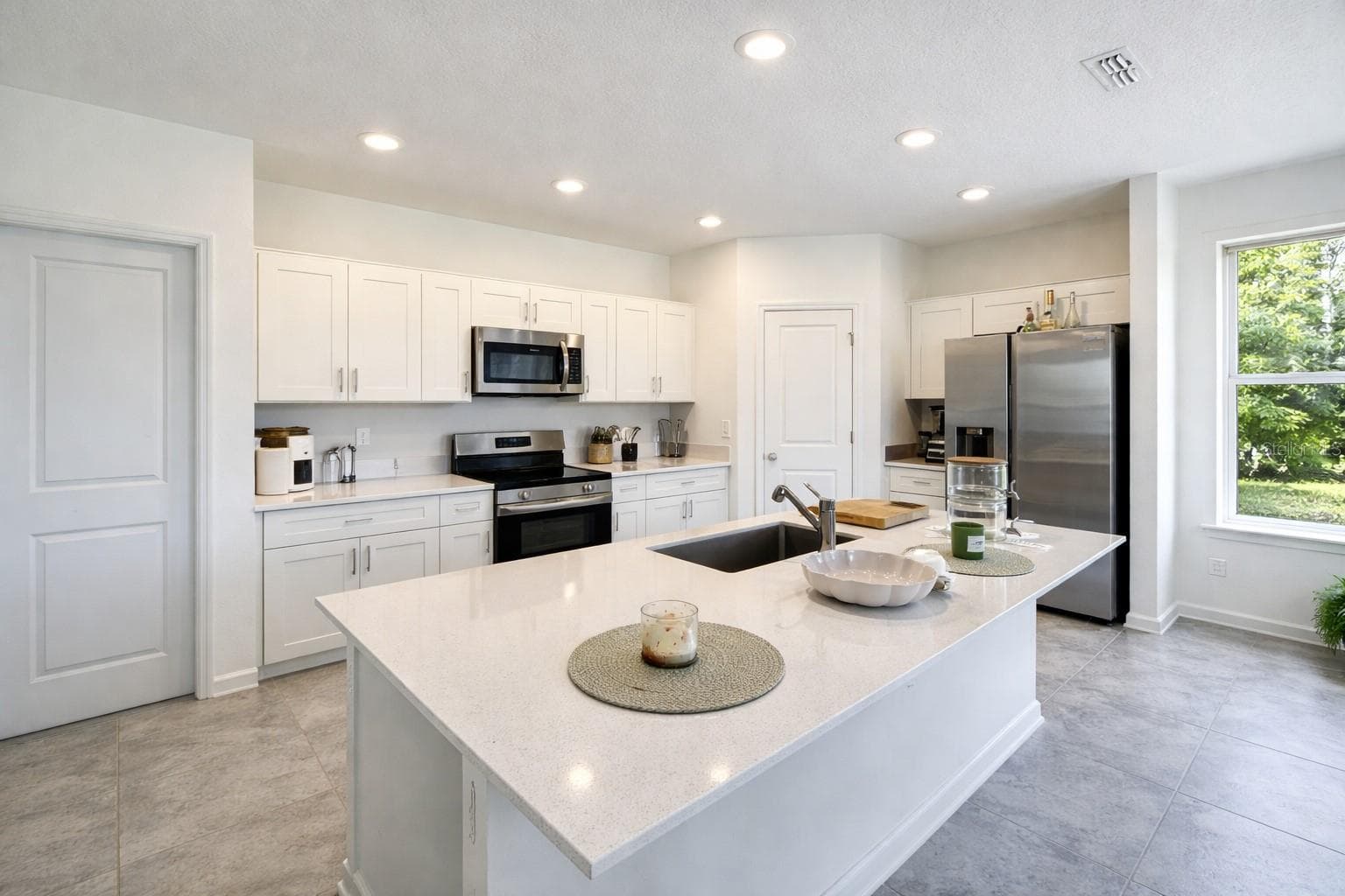 Single Family Residence at 1824 FOREMAN RD, EAGLE LAKE, photo 3 of 30