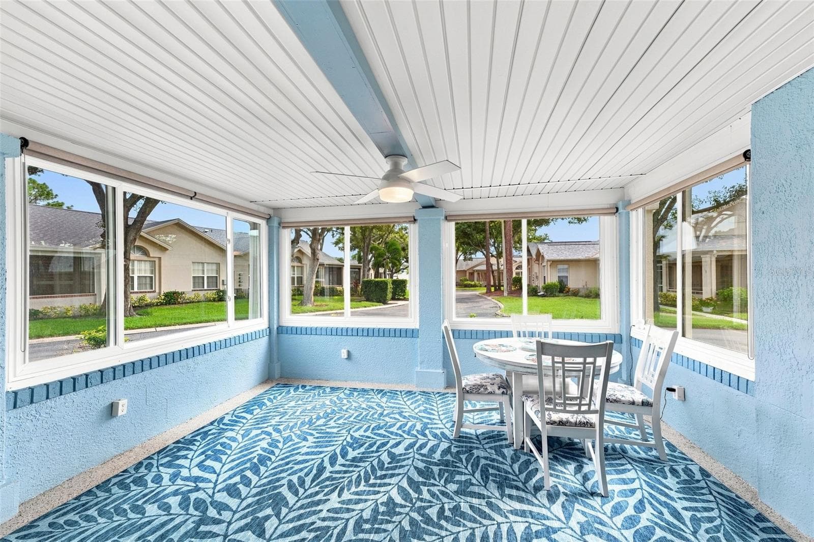 Bright and beautiful all glass Florida room! - 1124 GOLFVIEW WOODS DR #na, SUN CITY CENTER