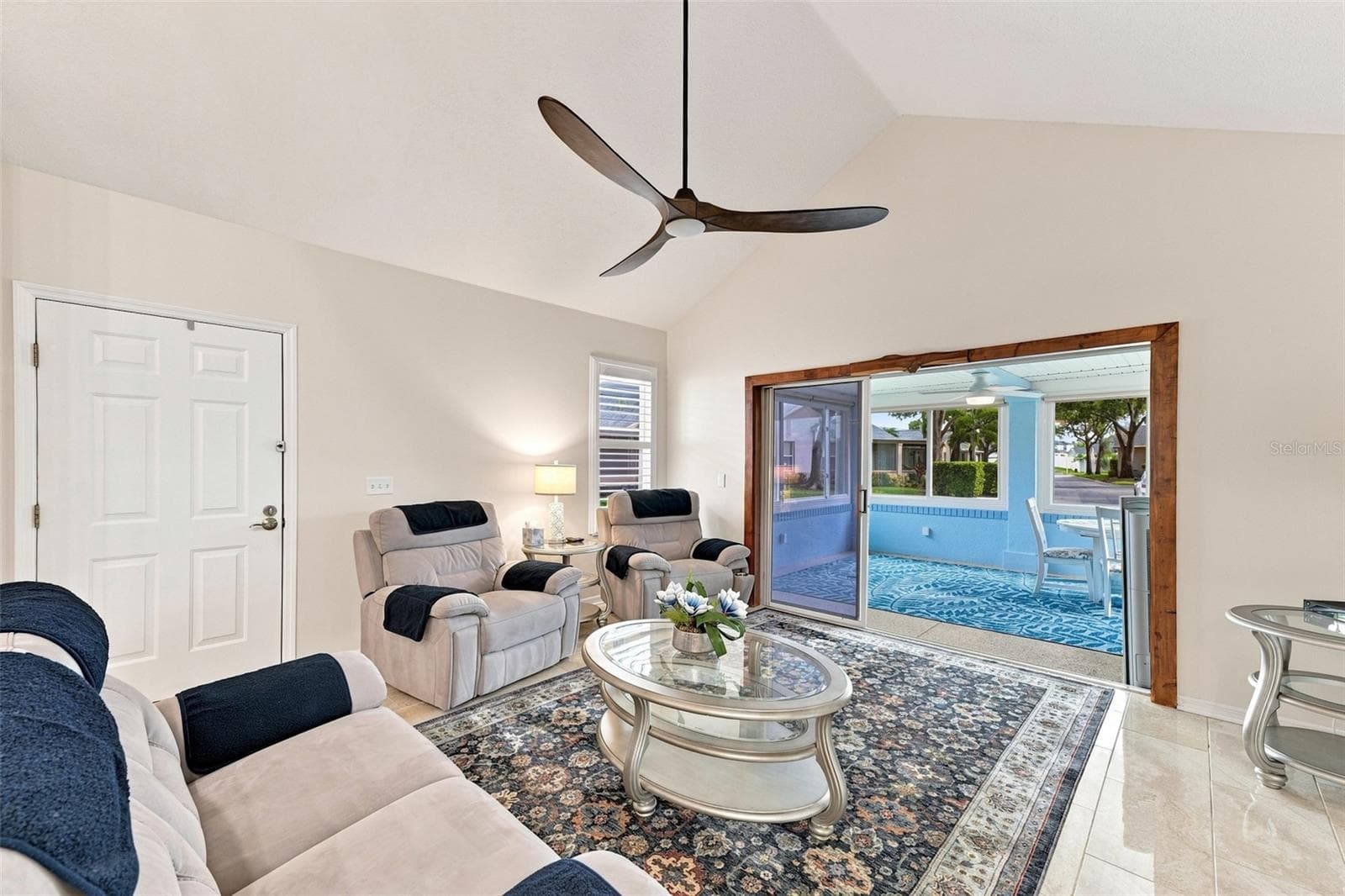 Spacious and open living with a large glassed in Florida room for all weather enjoyment. - 1124 GOLFVIEW WOODS DR #na, SUN CITY CENTER