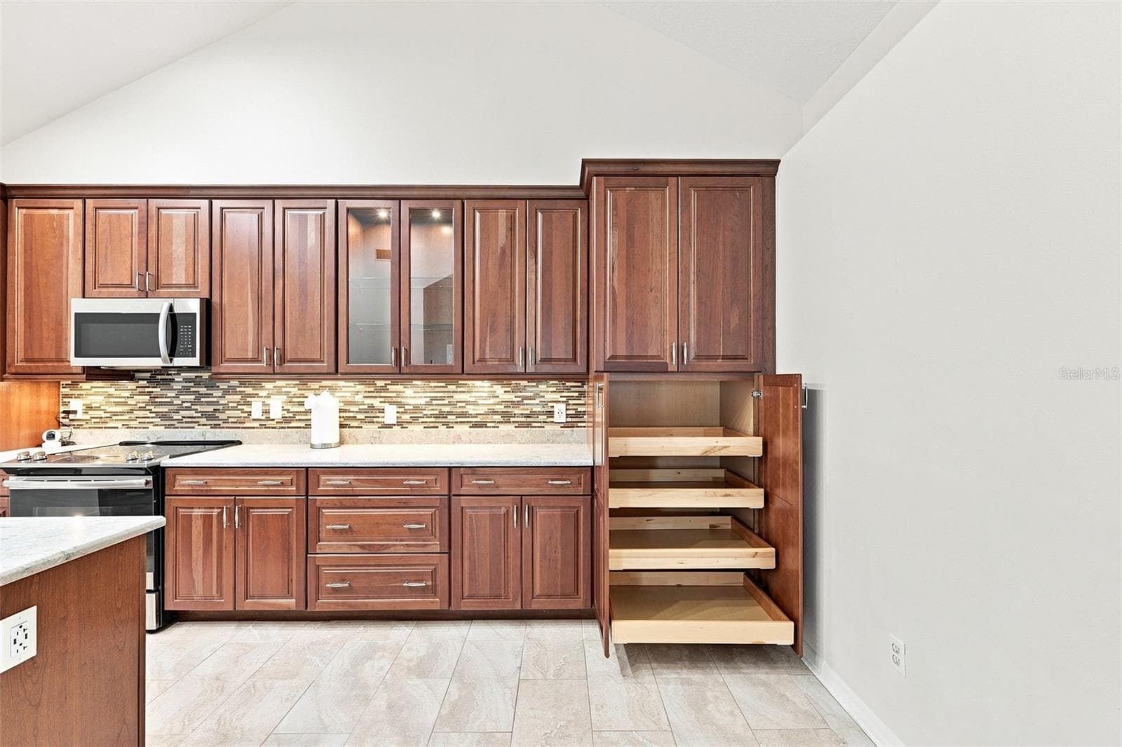 There are even pull out drawers for maximum convenience. - 1124 GOLFVIEW WOODS DR #na, SUN CITY CENTER
